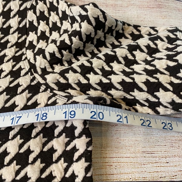 Ali Miles Houndstooth Tunic with Bell Slit Sleeve - Picture 6 of 11